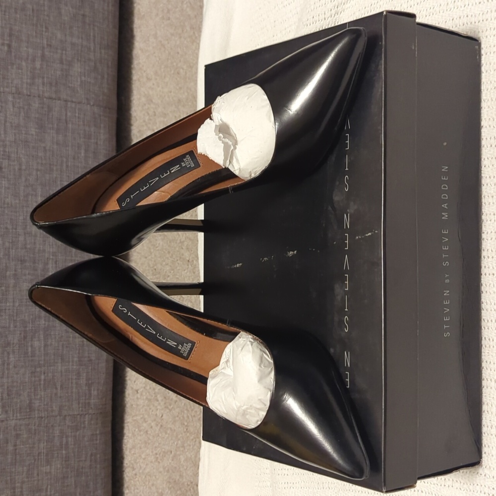 Like new Steve Madden Steven collection black heels Sheila style Sz 6
